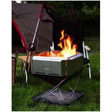 Snow Peak Fireplace Wall Floga im Einsatz mit sepa
