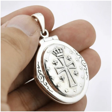 Upper Room Locket Necklace LINSION
