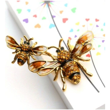 Elegants Grezna Bišu Formas Brošas Ar Rhinestones