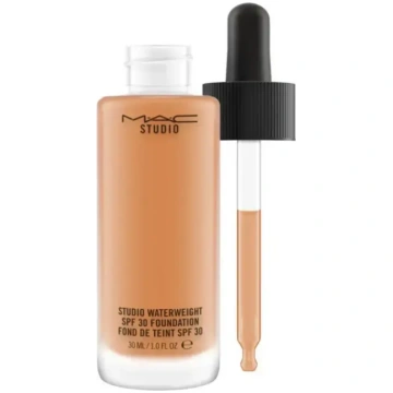MAC Studio Waterweight Vitamin E noturīgs šķidrais