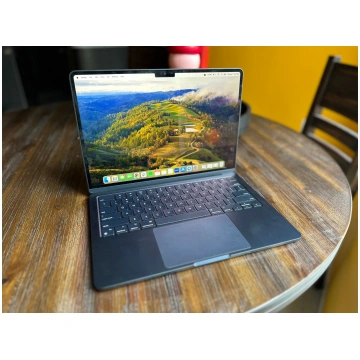 Apple MacBook Air 13.3 M1 Chip 256GB SSD, 8GB 13.3