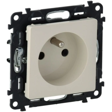 Legrand Ligzda Vienvietīgs Z/u 2p+z Ar Slēģiem Krē