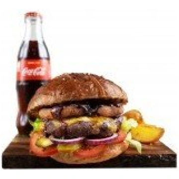 "BBQ" burger ar kartupeļu daiviņām un dzērienu