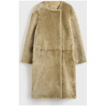 COLLARLESS SHEARLING COAT TOTEME