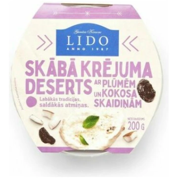 Skābā krējuma deserts ar plūmēm un kokosa skaidiņā