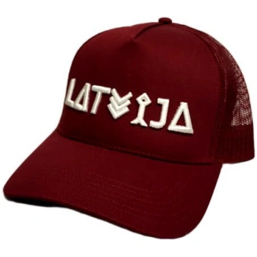 Cepure ar uzrakstu "Latvija" un ieaustām zīmēm - l